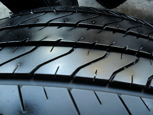 ยาง17 ดันล็อป215-55-17ลงพื้นปี14 (4เส้น2,800)