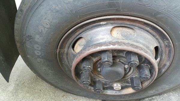 รถบรรทุกน้ำมัน 10 ล้อ ISUZU