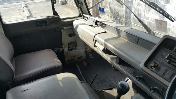 รถบรรทุกน้ำมัน 10 ล้อ ISUZU