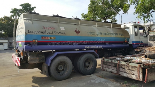 รถบรรทุกน้ำมัน 10 ล้อ ISUZU