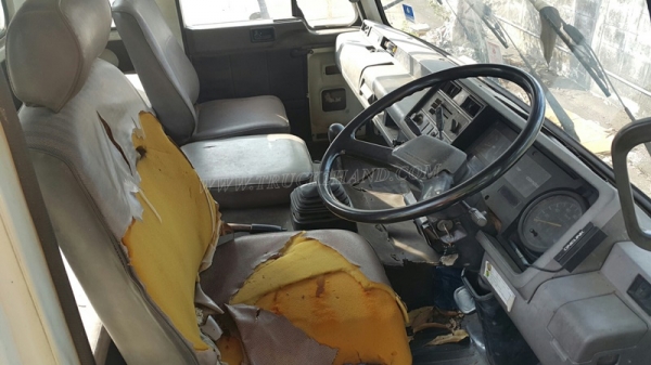 รถบรรทุกน้ำมัน 10 ล้อ ISUZU