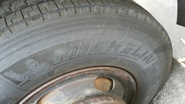 รถบรรทุกน้ำมัน 10 ล้อ ISUZU