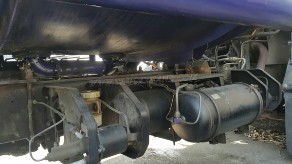 รถบรรทุกน้ำมัน 10 ล้อ ISUZU