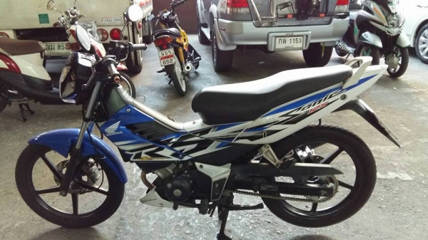 ขาย Honda Sonic 125 ล้อแม็ก สตาร์ทเท้า ลายสุดท้าย ปี 53 เครื่องดีเดิมๆ สภาพภายนอกสวย เล่มพร้อมชุดโอน
