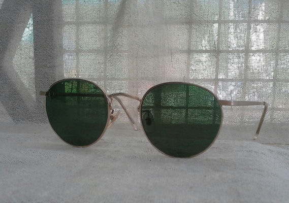 แว่นตาผู้ดีอังกฤษ 'หยดน้ำ-จอห์น เลน นอน'  CAMBRIDGE made in England