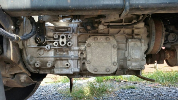 รถฮีโน่ 6 ล้อ ( ไม่ดั้ม ) FC9J 150 แรงม้า. ปี 56.  ( รถวิ่ง 3xx,xxx กม. )    สนใจติดต่อ  081 - 6079515