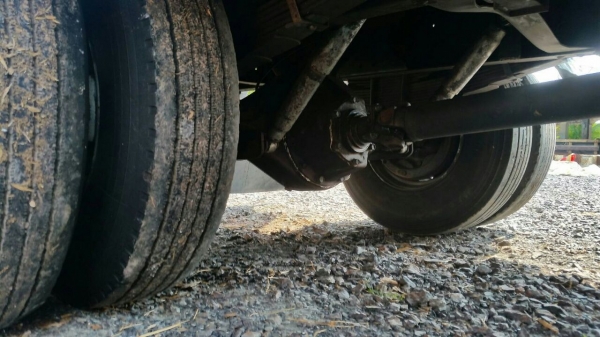 รถฮีโน่ 6 ล้อ ( ไม่ดั้ม ) FC9J 150 แรงม้า. ปี 56.  ( รถวิ่ง 3xx,xxx กม. )    สนใจติดต่อ  081 - 6079515