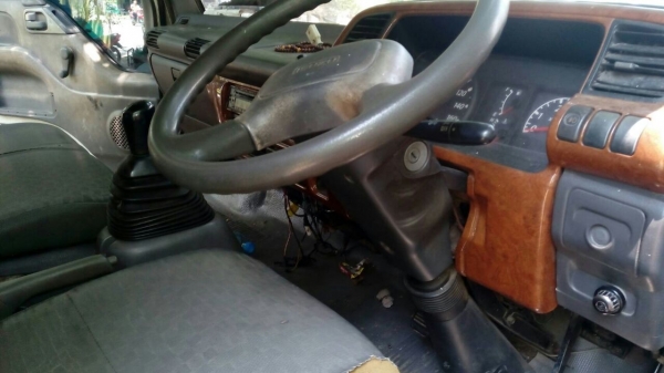 รถอีซูซุ 6 ล้อดั้ม NQR 175 แรงม้า. ปี 49.   สนใจติดต่อ  081 - 6079515