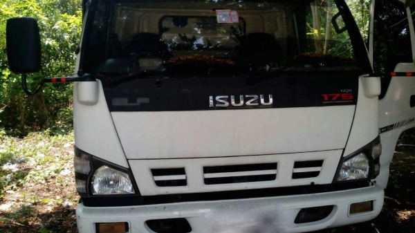 รถอีซูซุ 6 ล้อดั้ม NQR 175 แรงม้า. ปี 49.   สนใจติดต่อ  081 - 6079515