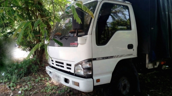 รถอีซูซุ 6 ล้อดั้ม NQR 175 แรงม้า. ปี 49.   สนใจติดต่อ  081 - 6079515