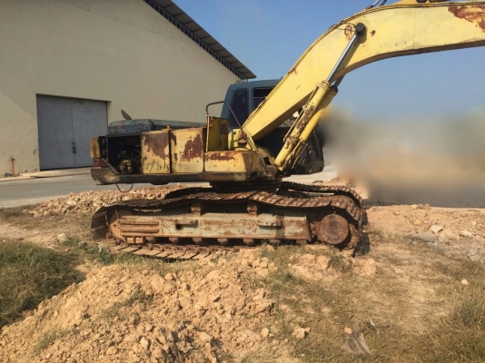 รถแบคโฮ KOBELCO  PC - 200 - 3    สนใจติดต่อ  081 - 6079515