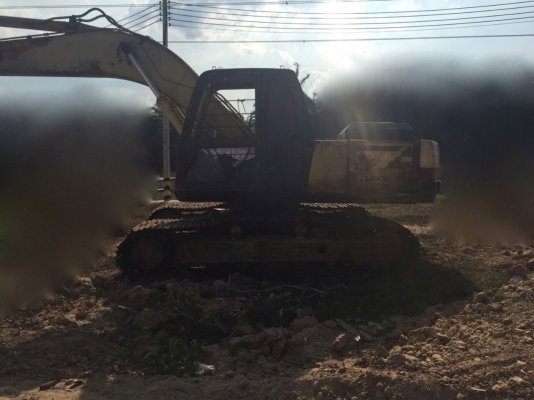 รถแบคโฮ KOBELCO  PC - 200 - 3    สนใจติดต่อ  081 - 6079515