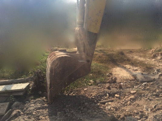 รถแบคโฮ KOBELCO  PC - 200 - 3    สนใจติดต่อ  081 - 6079515