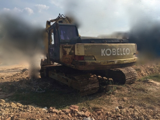 รถแบคโฮ KOBELCO  PC - 200 - 3    สนใจติดต่อ  081 - 6079515