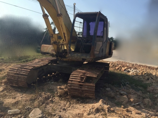 รถแบคโฮ KOBELCO  PC - 200 - 3    สนใจติดต่อ  081 - 6079515