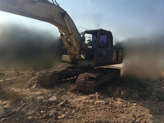 รถแบคโฮ KOBELCO  PC - 200 - 3    สนใจติดต่อ  081 - 6079515