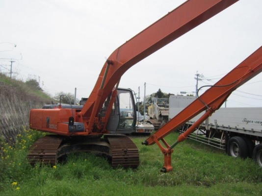 สนใจสั่งนำเข้าไหมครับ EX200LC-5#14H-03159 1996YR บูม18m ธีรเทพ 0627091748