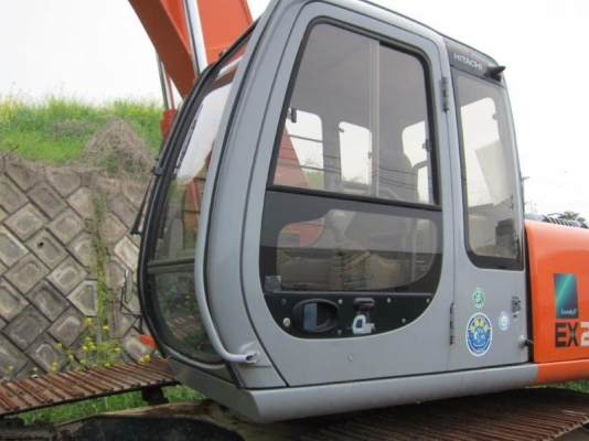 สนใจสั่งนำเข้าไหมครับ EX200LC-5#14H-03159 1996YR บูม18m ธีรเทพ 0627091748