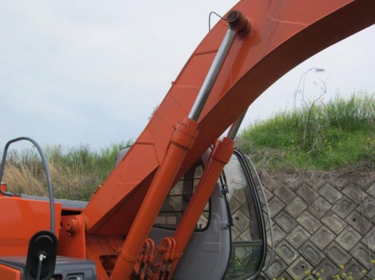 สนใจสั่งนำเข้าไหมครับ EX200LC-5#14H-03159 1996YR บูม18m ธีรเทพ 0627091748