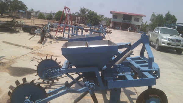 ขายหางริปเปอร์พร้อมถังฝังปุ๋ย มีใบตัดด้วย0810076640