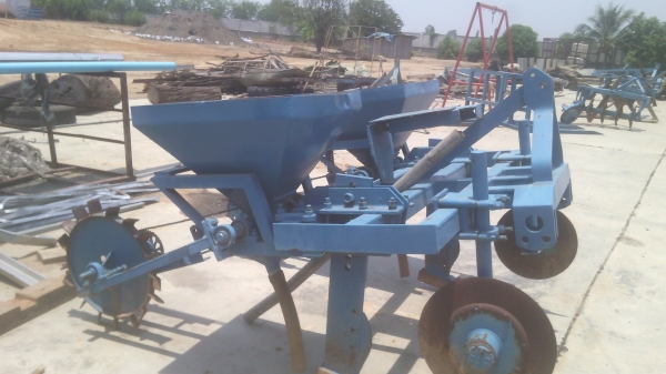 ขายหางริปเปอร์พร้อมถังฝังปุ๋ย มีใบตัดด้วย0810076640