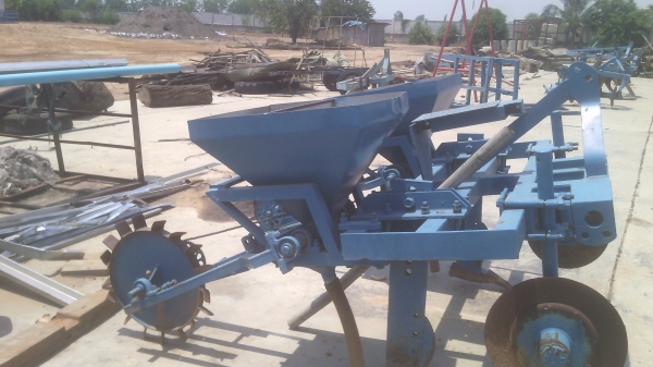 ขายหางริปเปอร์พร้อมถังฝังปุ๋ย มีใบตัดด้วย0810076640