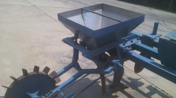 ขายหางริปเปอร์พร้อมถังฝังปุ๋ย มีใบตัดด้วย0810076640