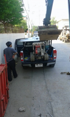 tractor-backhoe ได้จัดส่งรถบรรทุกตีนตะขาบยกดั้มได้แบบเดินตามส่งไปมหาชัย สมุทรสาครครับ ขอบคุณครับ