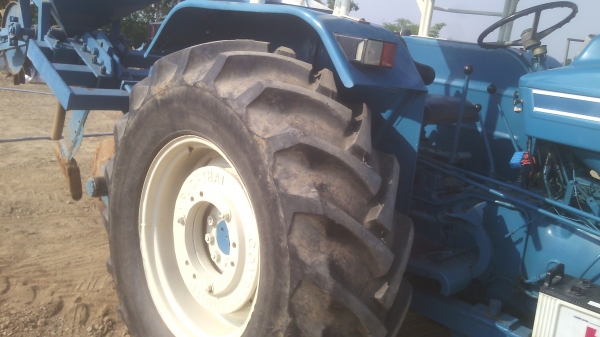 ขายรถไถฟอรด็  รุ่น6600ที3แท้ๆเต็มคัน  พร้อมเอกสารอินวอย