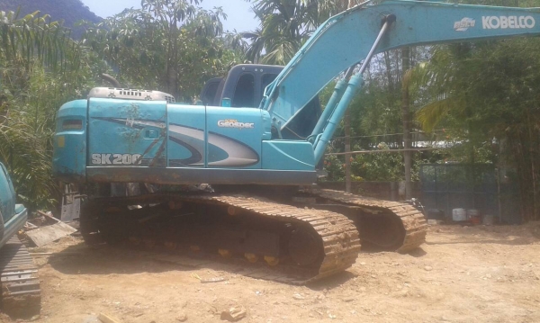 รถแบคโฮ KOBELCO  SK200 / YN - 11  ( รถทำงาน 1x,5xx ชม. )       สนใจติดต่อ  081 - 6079515