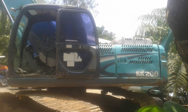 รถแบคโฮ KOBELCO  SK200 / YN - 11  ( รถทำงาน 1x,5xx ชม. )       สนใจติดต่อ  081 - 6079515