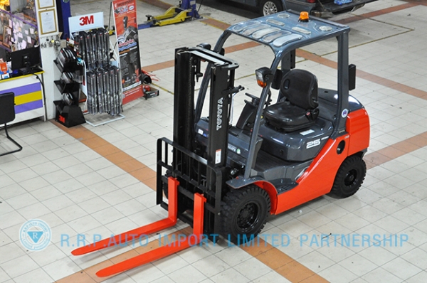 ขายรถโฟล์คลิฟท์มือสอง TOYOTAรุ่น 8FD25-35315 ราคา 485,000 บาท นำเข้าจากประเทศญี่ปุ่น 100\% ไม่เคยใช้งานในไทย