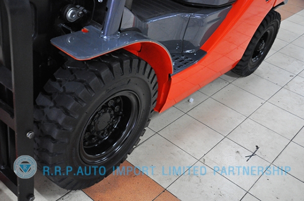 ขายรถโฟล์คลิฟท์มือสอง TOYOTAรุ่น 8FD25-35315 ราคา 485,000 บาท นำเข้าจากประเทศญี่ปุ่น 100\% ไม่เคยใช้งานในไทย