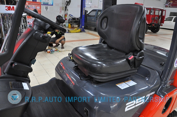 ขายรถโฟล์คลิฟท์มือสอง TOYOTAรุ่น 8FD25-35315 ราคา 485,000 บาท นำเข้าจากประเทศญี่ปุ่น 100\% ไม่เคยใช้งานในไทย