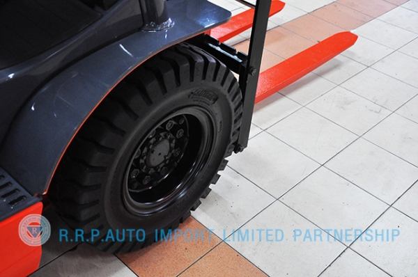 ขายรถโฟล์คลิฟท์มือสอง TOYOTAรุ่น 8FD25-35315 ราคา 485,000 บาท นำเข้าจากประเทศญี่ปุ่น 100\% ไม่เคยใช้งานในไทย