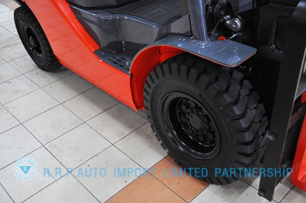 ขายรถโฟล์คลิฟท์มือสอง TOYOTAรุ่น 8FD25-35315 ราคา 485,000 บาท นำเข้าจากประเทศญี่ปุ่น 100\% ไม่เคยใช้งานในไทย