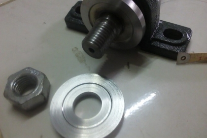 (งานทำตามสั่ง) เพลาแกนเลื่อยวงเดือนเอาไปยึดกับโต๋ะตัดไม้ เพื่อตัดไม้ พลาสติก อื่นๆ เพลาแกนเลื่อยวงเดือนเอาไปยึดกับโต๋ะตัดไม้