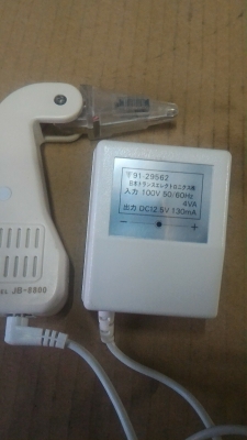 อุปกรณ์กำจัดขนด้วยไฟฟ้ายี่ห้อ TEXE รูขุมขนไม่ใหญ่ ตามส่วนต่างๆของร่างกาย จากญี่ปุ่น ด้วยการใช้กระแสไฟฟ้าอ่อนๆ ทำให้รากของขนแห้ง และถอนออกง่ายๆ