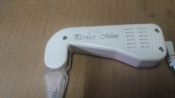 อุปกรณ์กำจัดขนด้วยไฟฟ้ายี่ห้อ TEXE รูขุมขนไม่ใหญ่ ตามส่วนต่างๆของร่างกาย จากญี่ปุ่น ด้วยการใช้กระแสไฟฟ้าอ่อนๆ ทำให้รากของขนแห้ง และถอนออกง่ายๆ