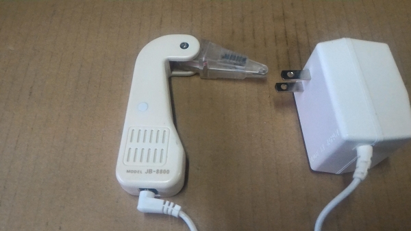 อุปกรณ์กำจัดขนด้วยไฟฟ้ายี่ห้อ TEXE รูขุมขนไม่ใหญ่ ตามส่วนต่างๆของร่างกาย จากญี่ปุ่น ด้วยการใช้กระแสไฟฟ้าอ่อนๆ ทำให้รากของขนแห้ง และถอนออกง่ายๆ