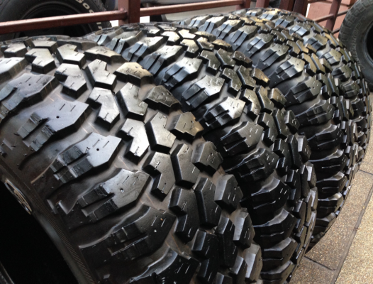 ยาง Mud Maxxis 235 75 15 ปลายปี13 ดอกเต็ม ราคาไม่แพง