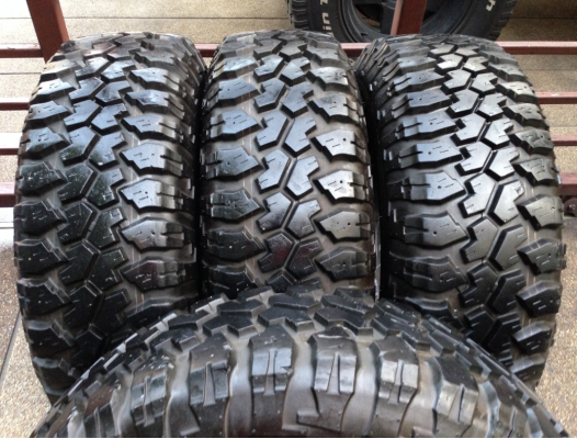 ยาง Mud Maxxis 235 75 15 ปลายปี13 ดอกเต็ม ราคาไม่แพง