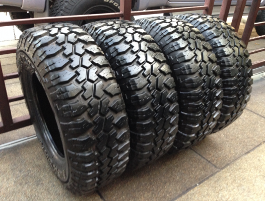 ยาง Mud Maxxis 235 75 15 ปลายปี13 ดอกเต็ม ราคาไม่แพง