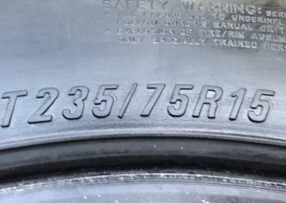 ยาง Mud Maxxis 235 75 15 ปลายปี13 ดอกเต็ม ราคาไม่แพง