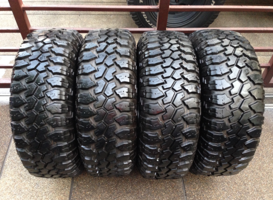 ยาง Mud Maxxis 235 75 15 ปลายปี13 ดอกเต็ม ราคาไม่แพง