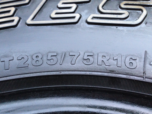 ยาง Mud Deestone 285 75 16 สิ้นปี11 ดอกเยอะ พร้อมใช้งาน ราคาไม่แพง