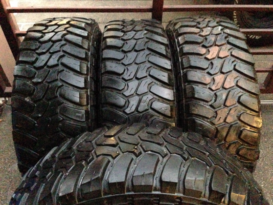 ยาง Mud Deestone 265 70 17 กลางปี11 ดอกเยอะ พร้อมใช้งาน ราคาไม่แพง