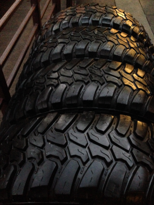 ยาง Mud Deestone 265 70 17 กลางปี11 ดอกเยอะ พร้อมใช้งาน ราคาไม่แพง