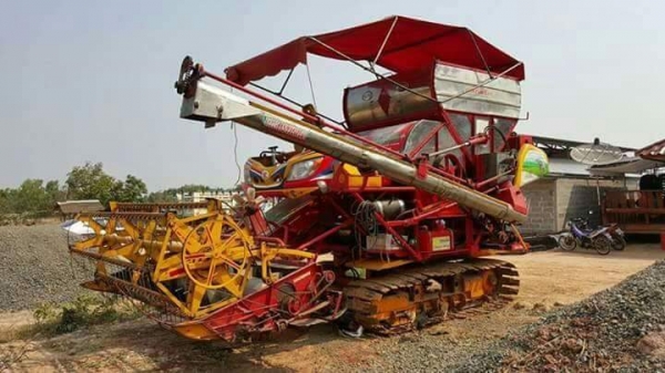 ขายรถเกี่ยวข้าว เกษตรพัฒนา จ้าวช้างไวไฟ ปี49 เครื่องมิตซูบิชิ 6D17 ตัวเดิน12 อุ้ม2.5ตัน สภาพสวยพร้อมใช้งาน สนใจโทร 090-8588220คุณนะ 093-3258446คุณบิว หรือเข้าดูสินค้าอื่นๆได้ที่ www.truck.in.th/498 หรือเพจFacebook ณรงค์ ซื้อขายรถมือสอง (เว็บไซต์ส่วนตัว) ห