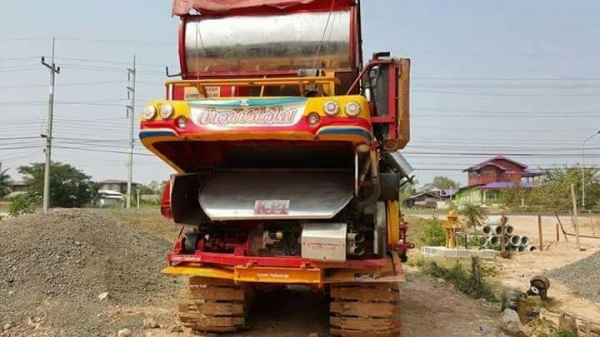 ขายรถเกี่ยวข้าว เกษตรพัฒนา จ้าวช้างไวไฟ ปี49 เครื่องมิตซูบิชิ 6D17 ตัวเดิน12 อุ้ม2.5ตัน สภาพสวยพร้อมใช้งาน สนใจโทร 090-8588220คุณนะ 093-3258446คุณบิว หรือเข้าดูสินค้าอื่นๆได้ที่ www.truck.in.th/498 หรือเพจFacebook ณรงค์ ซื้อขายรถมือสอง (เว็บไซต์ส่วนตัว) ห